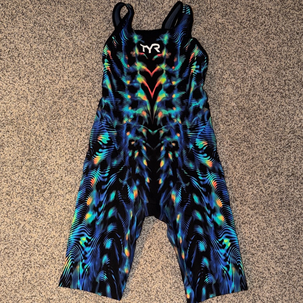 TYR Closed Back Venzo Genesis Crystal Racing Suit Fastskin Size 27